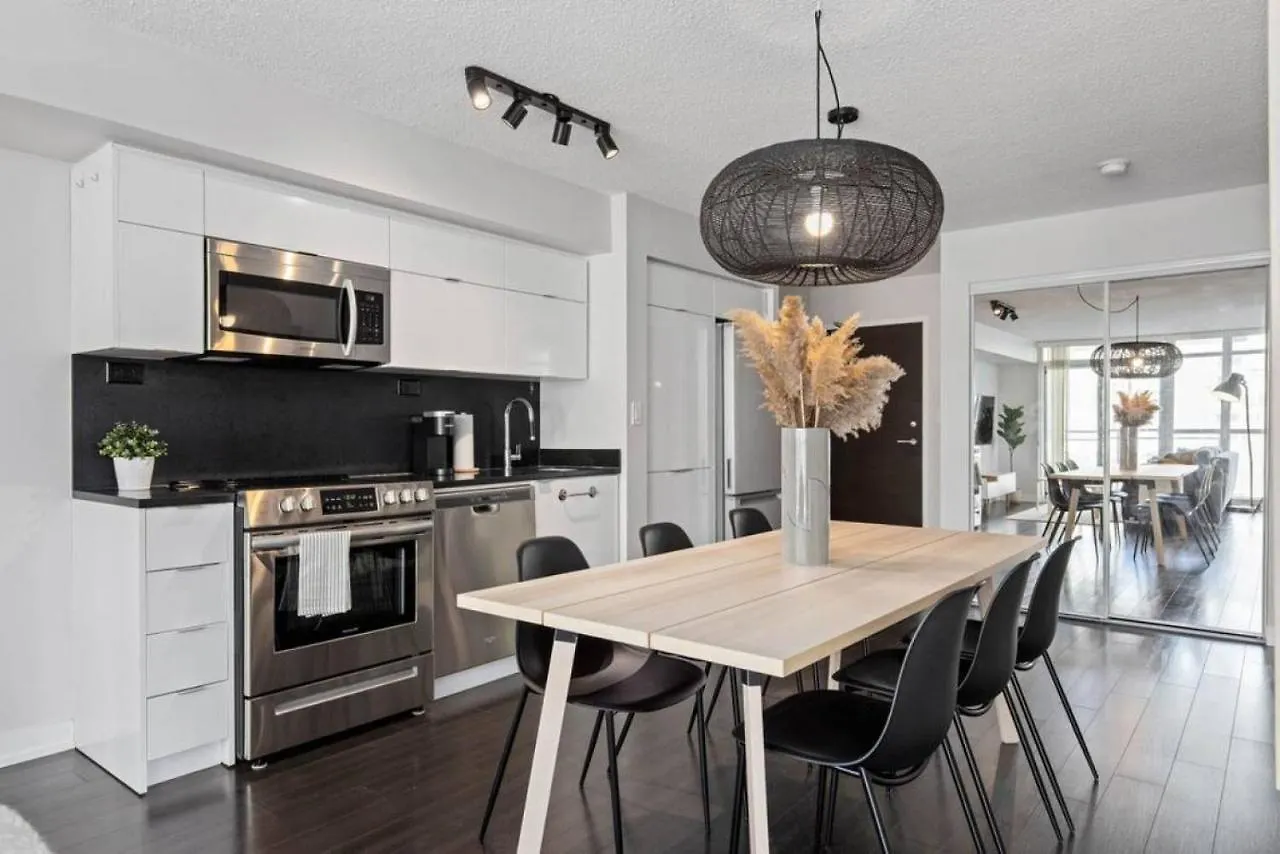 Work From Home With Parking Wifi And Cn Tower View تورونتو كندا