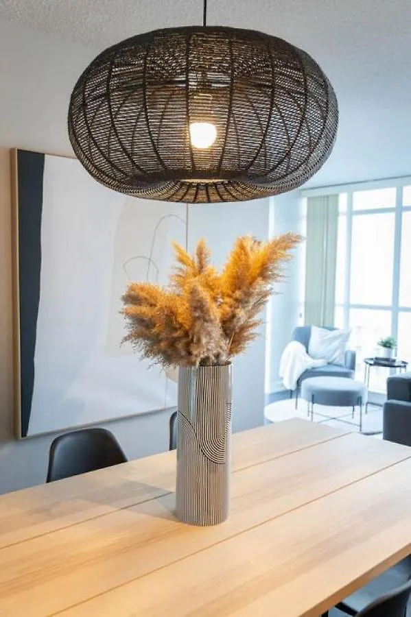 Work From Home With Parking Wifi And Cn Tower View تورونتو كندا