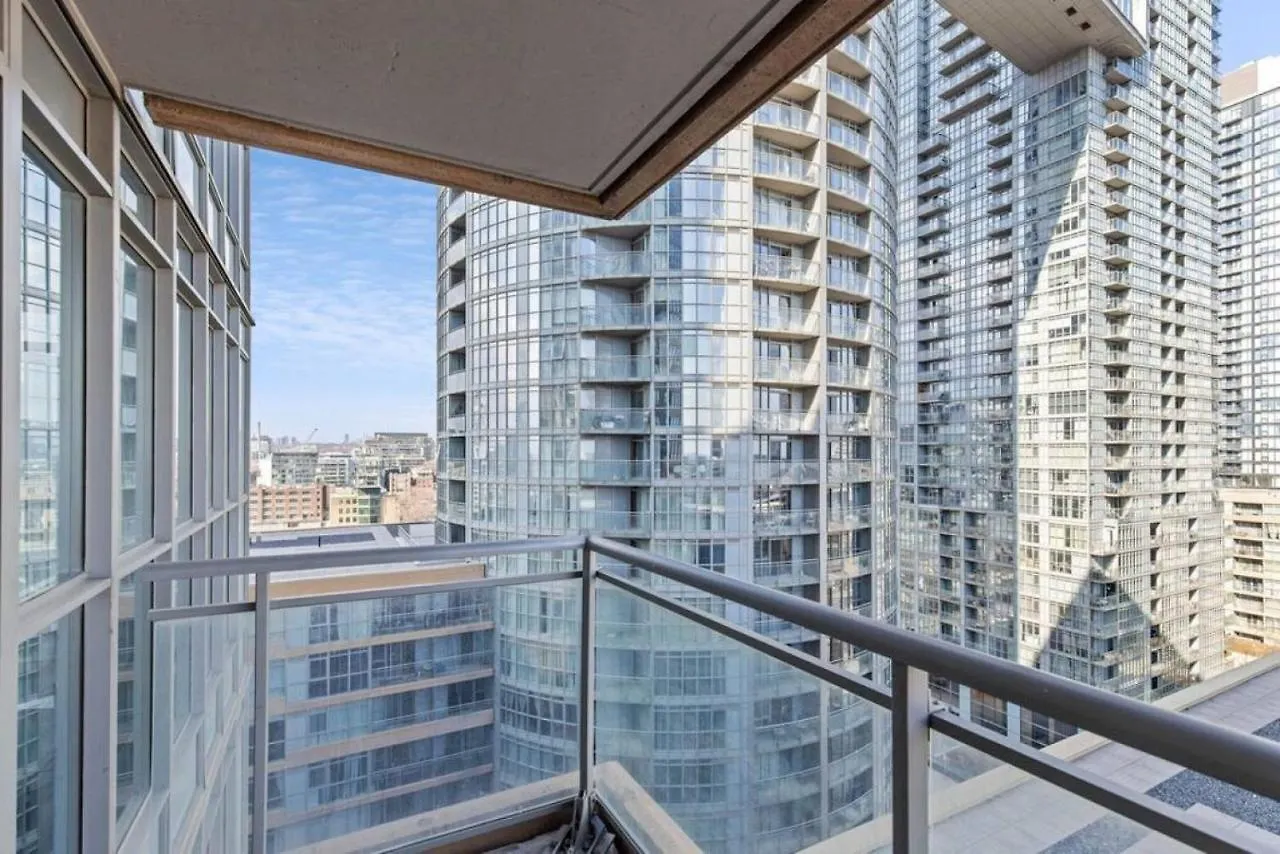 بيت للعطل Work From Home With Parking Wifi And Cn Tower View تورونتو