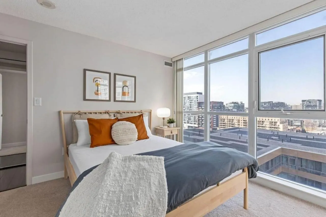 بيت للعطل Work From Home With Parking Wifi And Cn Tower View تورونتو