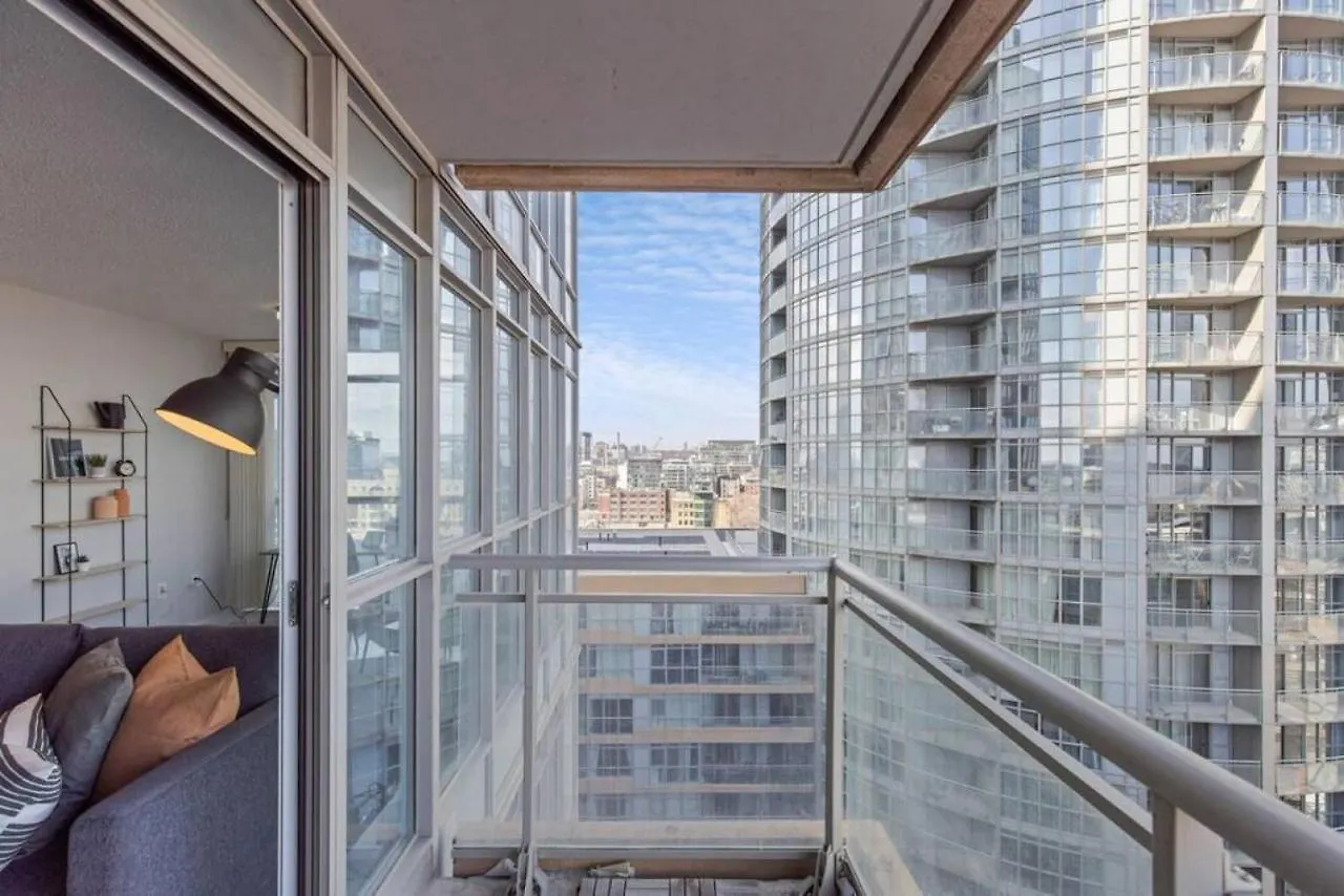 Work From Home With Parking Wifi And Cn Tower View تورونتو 0*,  كندا