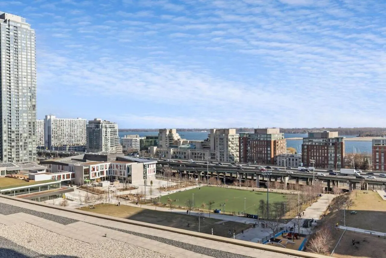 Work From Home With Parking Wifi And Cn Tower View تورونتو