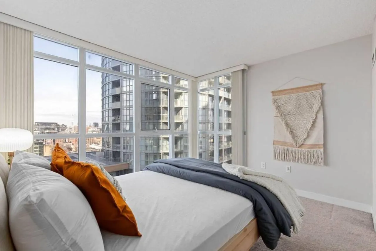 別荘 Work From Home With Parking Wifi And Cn Tower View トロント