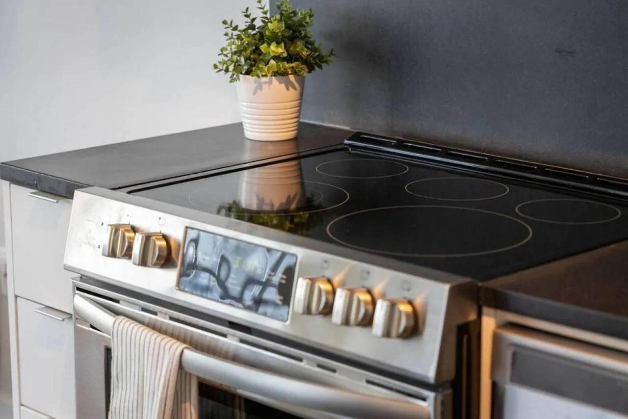 別荘 Work From Home With Parking Wifi And Cn Tower View トロント