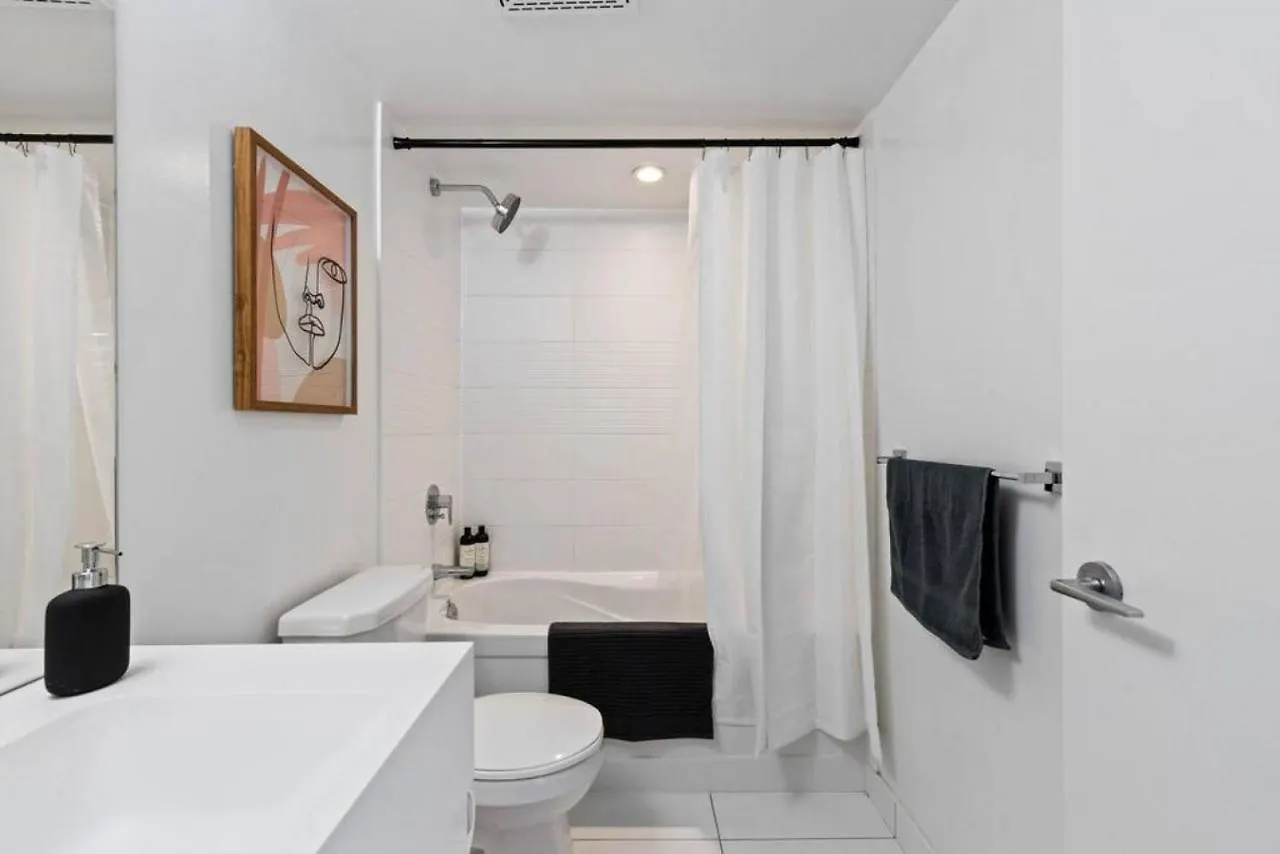 Work From Home With Parking Wifi And Cn Tower View トロント